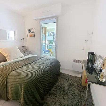 Appartement, Centre, Terrasse, Quartes Personnes *